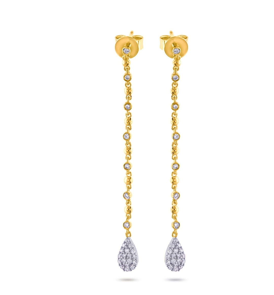 Deze oorstekers van Louis Bros zijn vervaardigd uit 14 karaat bicolor (3.04 gr.) en zijn gezet met 50 briljant geslepen diamanten met een totaalgewicht van 0.40 ct. De Oorsieraden hebben een diameter van 2,09 mm en een lengte van 4,5cm.
